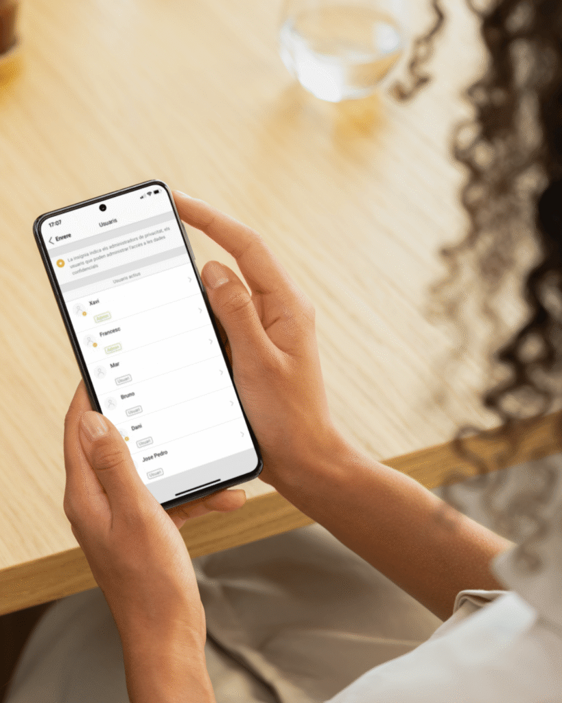 mock-up-usuaris - Protegim - Protegim gestió de la privacitat alarma per a primera residència